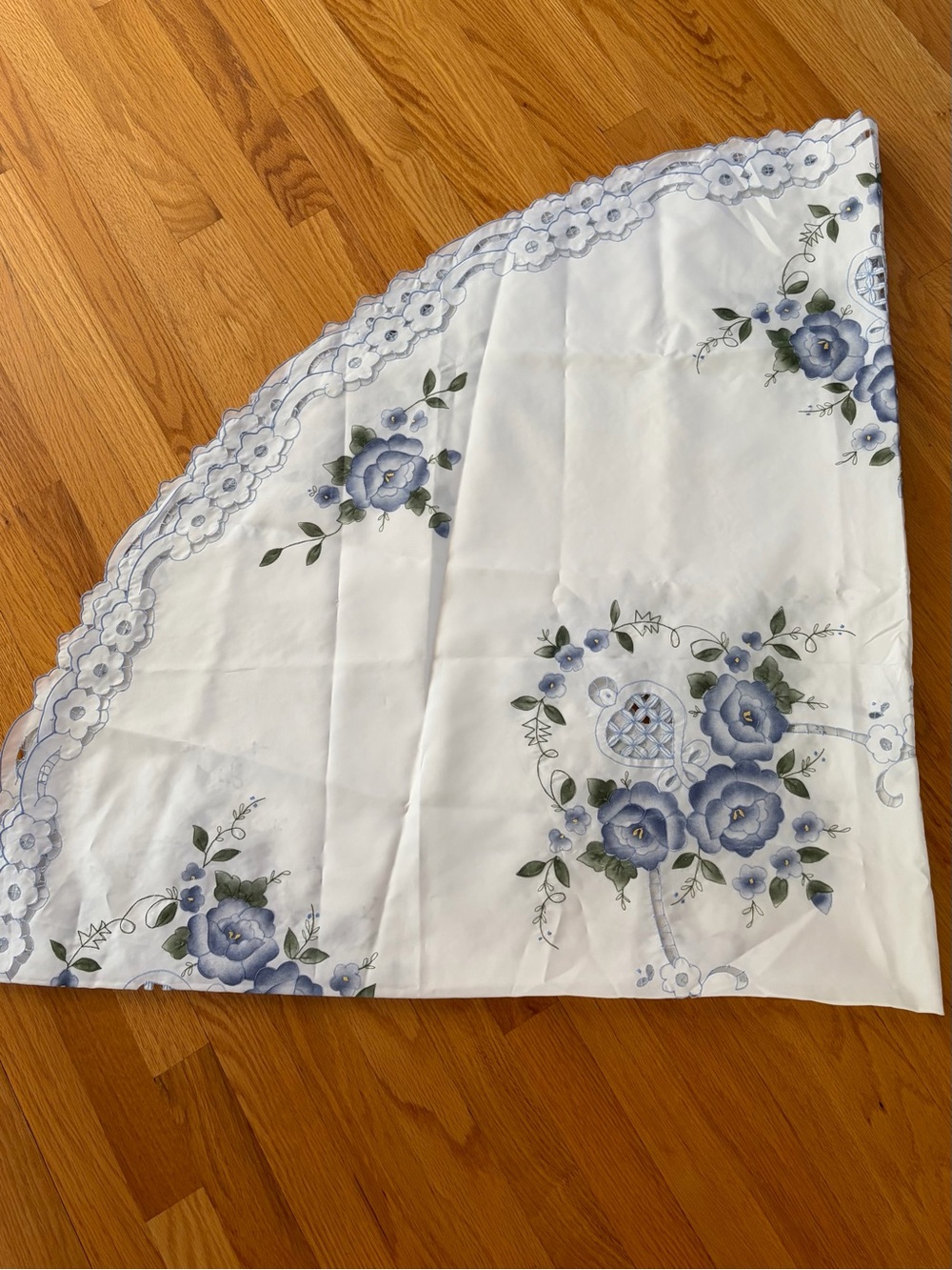 Blue Floral Embroidered Round Tablecloth - Unbranded, 68" diameter - Picture 8 of 13